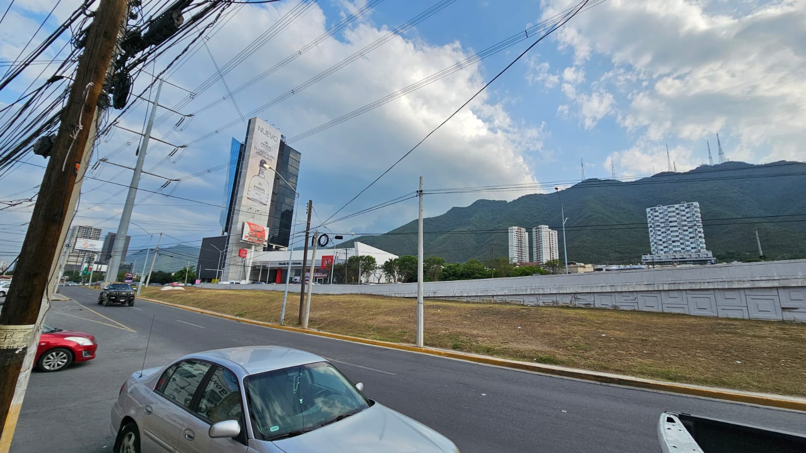 Local Comercial en Renta Avenida Lazaro Cardenas, Monterrey
